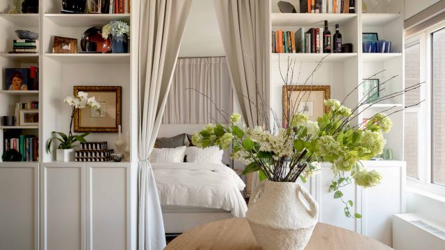 Transform Your Space: Innovative Wall Flower Displays for 2023