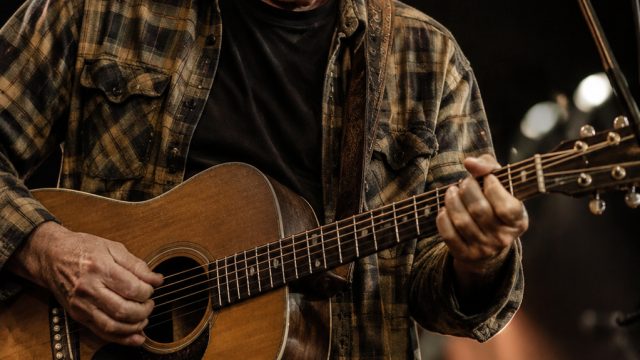 Neil Young Delivers Surprise Hourlong Co