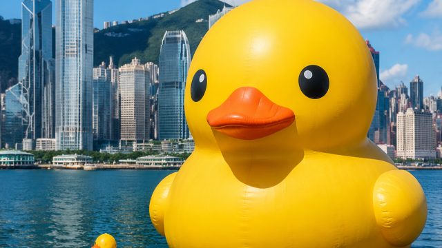 Giant Rubber Duck and Its Ducklings Make