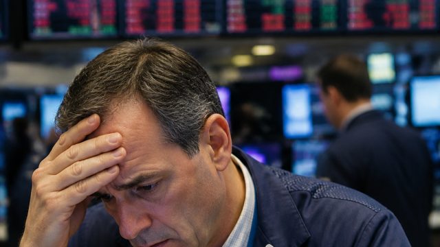 Market Volatility: S&P 500 Dips as Chip Sector Faces Renewed Pressure